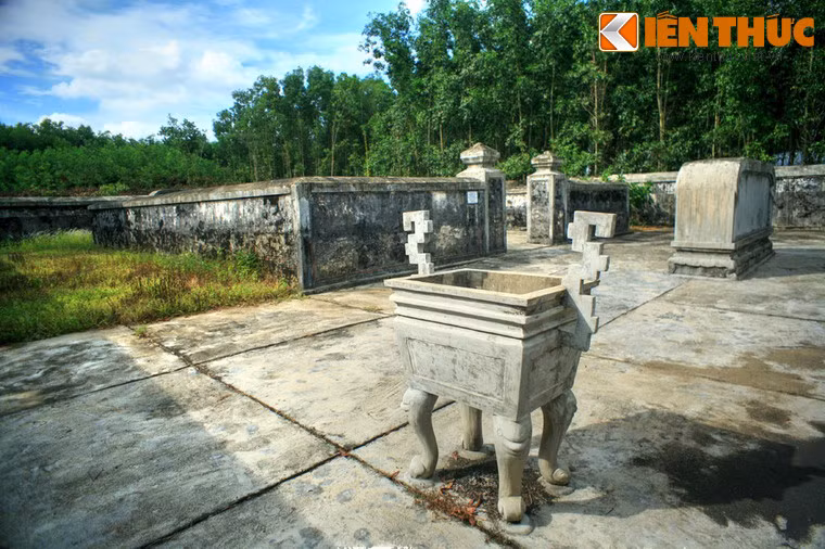 Do mới được trùng tu nên lăng Trường Thanh có phần khang trang hơn phần lớn các lăng mộ chúa Nguyễn còn lại.