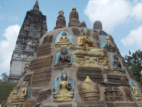 Trong điêu khắc và kiến trúc, ngôi chùa thể hiện rõ nét phong cách Miến Điện, do đã được trùng tu bởi các tín đồ Phật giáo Miến Điện.