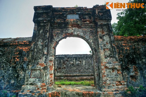 Lăng mộ của chúa Nguyễn Phúc Khoát (tức Thế Tôn Hiếu Vũ Hoàng Đế, 1714-1765), vị chúa Nguyễn thứ 8 được gọi là lăng Trường Thái, tọa lạc tại núi La Khê, huyện Hương Trà, nay là làng La Khê, xã Hương Thọ, thị xã Hương Trà, tỉnh Thừa Thiên - Huế.