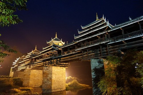 Ngày nay, những cây cầu Phong Vũ trở thành thắng cảnh nối tiếng, thu hút hàng nghìn khách du lịch trong và ngoài Trung Quốc mỗi mùa hè.