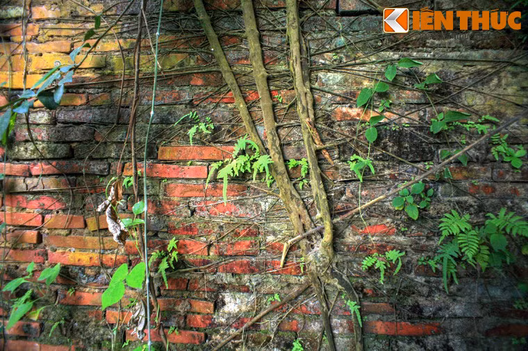 Hiện nay, nguồn gốc tòa thành này vẫn là một ẩn số. Người dân địa phương vẫn gọi ngôi thành cổ là “thành nhà Mạc”. Tuy nhiên, chưa có một tài liệu lịch sử để nào chứng thực được cho điều này.