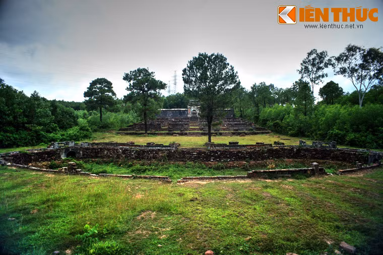 Lăng mộ Hoàng thái hậu Từ Dụ (1810 - 1902, thường bị nhầm là Từ Dũ) - vợ vua Thiệu Trị, mẹ vua Tự Đức được gọi là lăng Xương Thọ tọa lạc ở xã Thuỷ Bằng, huyện Hương Thuỷ, tỉnh Thừa Thiên-Huế, cách không xa lăng mộ vua Thiệu Trị.