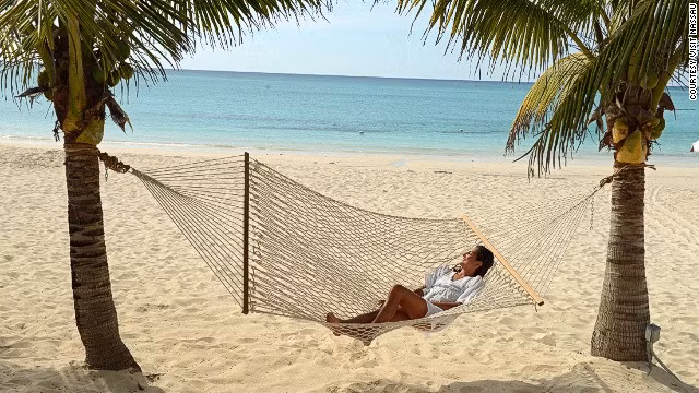 6. Bãi biển Cabbage ở đảo Thiên Đàng (Paradise), quần đảoBahamas thực sự là thiên đường dành cho người muốn tìm kiếm một chuyến nghỉ ngơi đích thực.