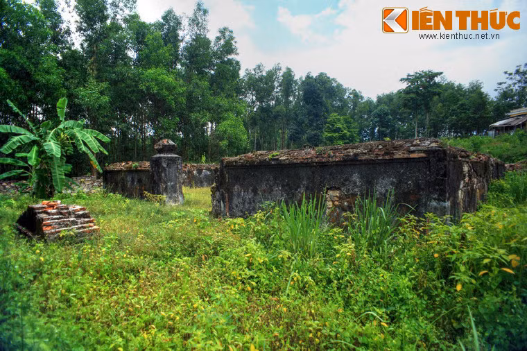 Trong các lăng mộ của 9 chúa Nguyễn, lăng Trường Diên là công trình đã bị xuống cấp trầm trọng nhất. Theo ghi nhận vào cuối tháng 8/2014, nhiều hạng mục của lăng đã bị đổ nát, khuôn viên lăng bị cây cỏ dại xâm lấn.