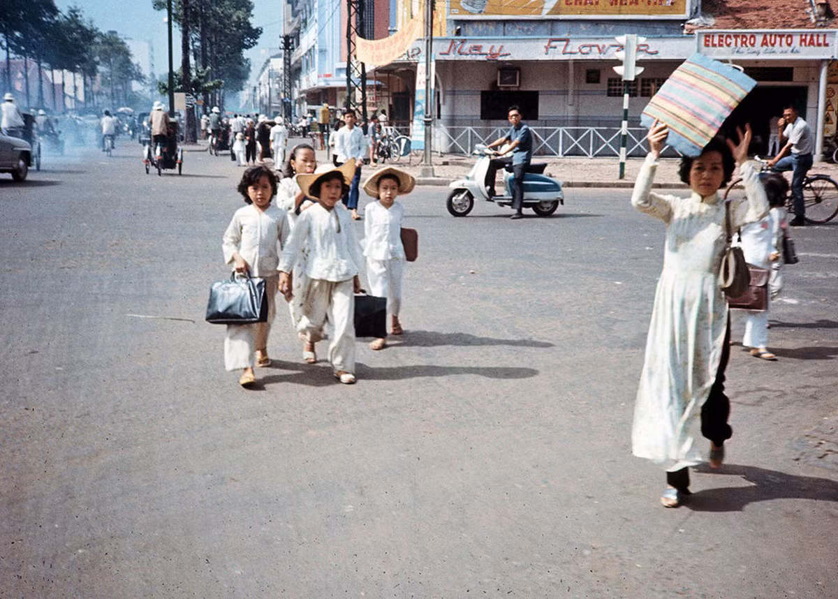 Ngã tư Trần Hưng Đạo - Nguyễn Thái Học.