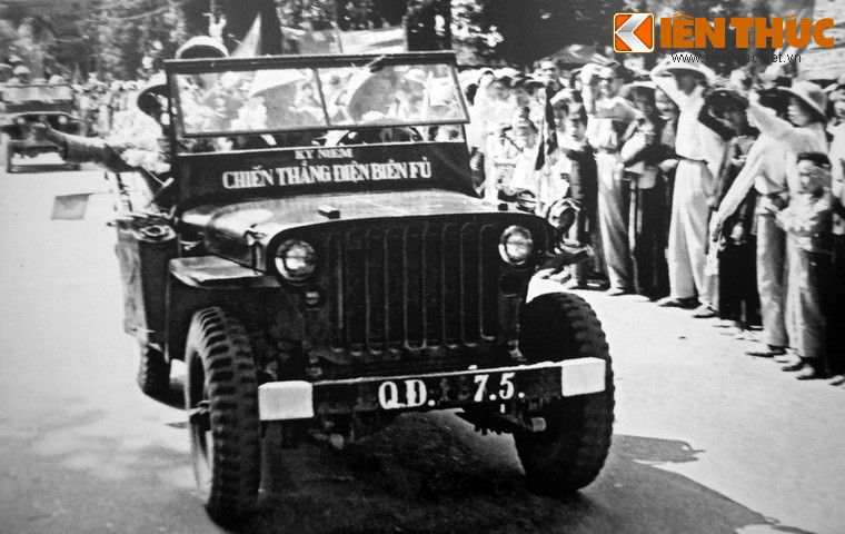  Chiến xe chiến lợi phẩm của Điện Biên Phủ trong đoàn quân về tiếp quản Thủ đô. 