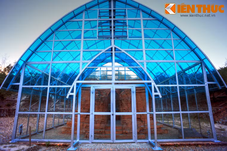 Theo nhận định của các nhà nghiên cứu, tháp Phú Diên thuộc dạng tháp lùn trong nghệ thuật kiến trúc tháp Chăm.