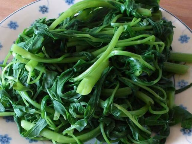 5 nhom nguoi can kieng rau muong cang som cang tot