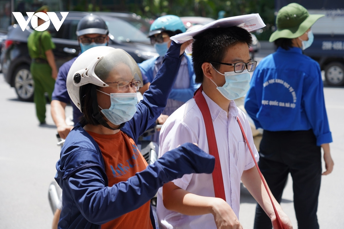 Ky thi vao lop 10 tai Ha Noi dang “nong” qua muc can thiet?