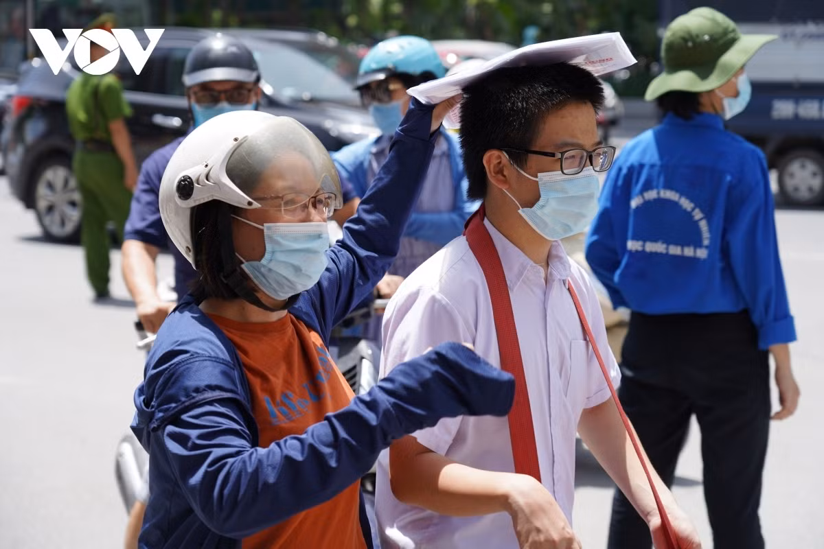 Ky thi vao lop 10 tai Ha Noi dang “nong” qua muc can thiet?