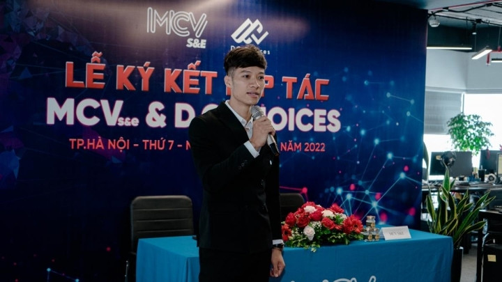 Can Cris tiet lo ke hoach xuat ngoai cua Hung Dung