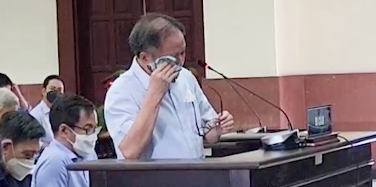 Ong Tat Thanh Cang khoc tai toa