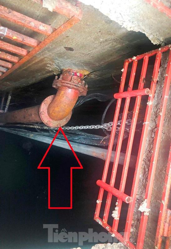 Nguyên lý hoạt động của hầm: Khi nước mưa được thu từ các hố ga trên đường chảy vào đường ống D800 xuống hầm, khi hầm đầy nước và trời hết mưa, 3 trạm bơm đặt chìm công suất 250 m3/h sẽ hoạt động, bơm nước lên đường ống sắt (mũi tên) đẩy ra ngoài.