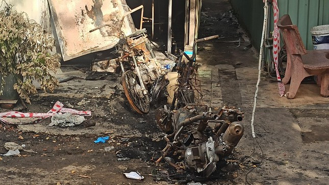 Nghi van can nha o TPHCM bi phong hoa khien 2 co gai tu vong-Hinh-5