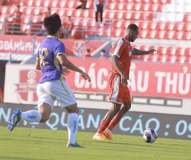 Sang hiệp 2, Viettel đã lấy lại thế trận và chơi áp đảo nhưng Hà Nội vẫn có thêm 2 bàn thắng
