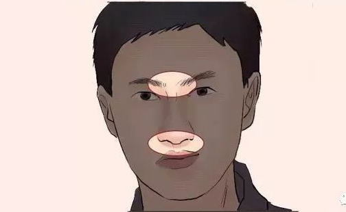 Nhân trung bằng phẳng, mũi hếch. Nhân trung là phần ngấn rãnh môi trên thẳng từ mũi xuống. Nếu Nhân trung quá bằng phẳng thì người đàn ông này vận khí cuộc đời bất thuận, khắc vợ hoặc con cái.