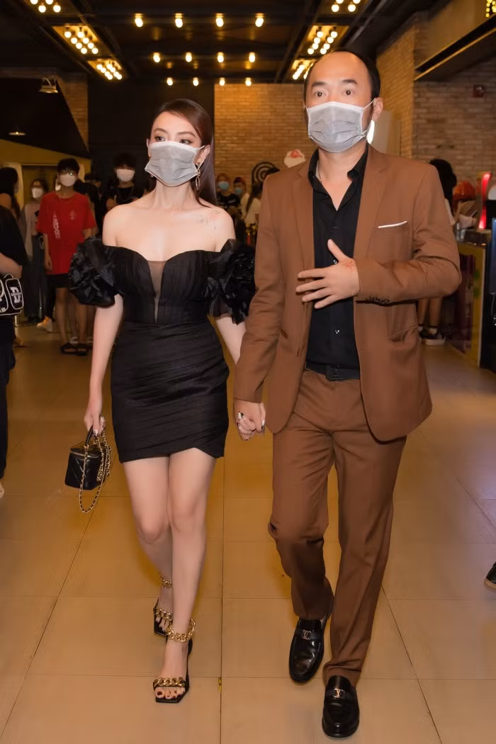 Tien Luat nam tay Thu Trang khong roi o su kien