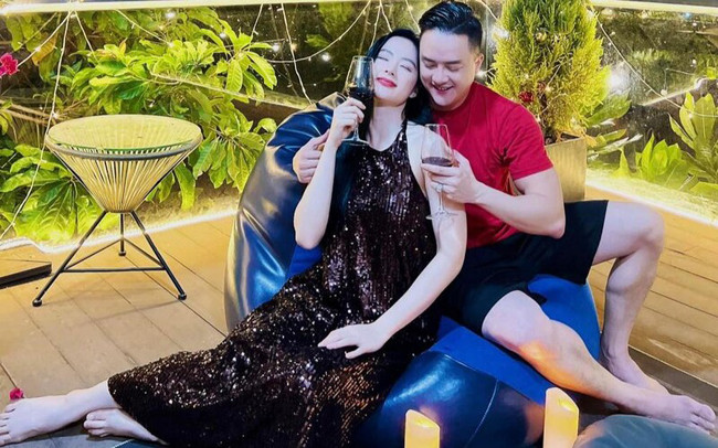 Tuy xưng hô thân mật là "vợ - chồng" nhưng cả hai chỉ coi nhau là người anh em thân thiết.