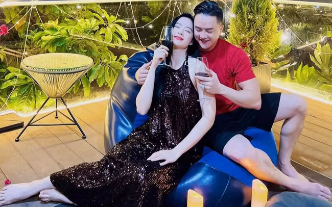 Tuy xưng hô thân mật là "vợ - chồng" nhưng cả hai chỉ coi nhau là người anh em thân thiết.