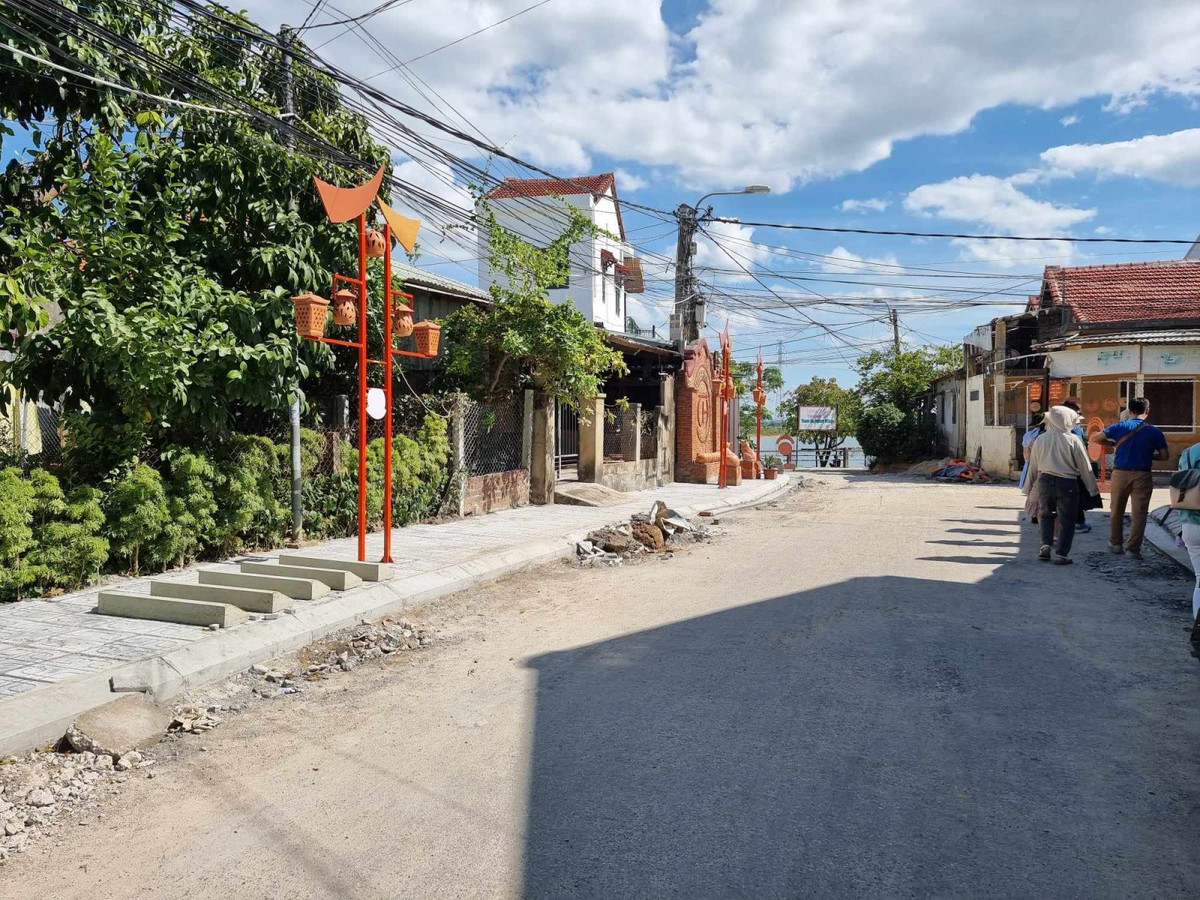 Làng nghề gốm Thanh Hà trải qua nhiều thăng trầm, có thời điểm chỉ có 5 hộ theo nghề. Tuy nhiên, nhờ du lịch, làng gốm dần phục hồi với hơn 50 hộ theo nghề. Làng nghề gốm Thanh Hà trở thành điểm đến thu hút đông đảo du khách.