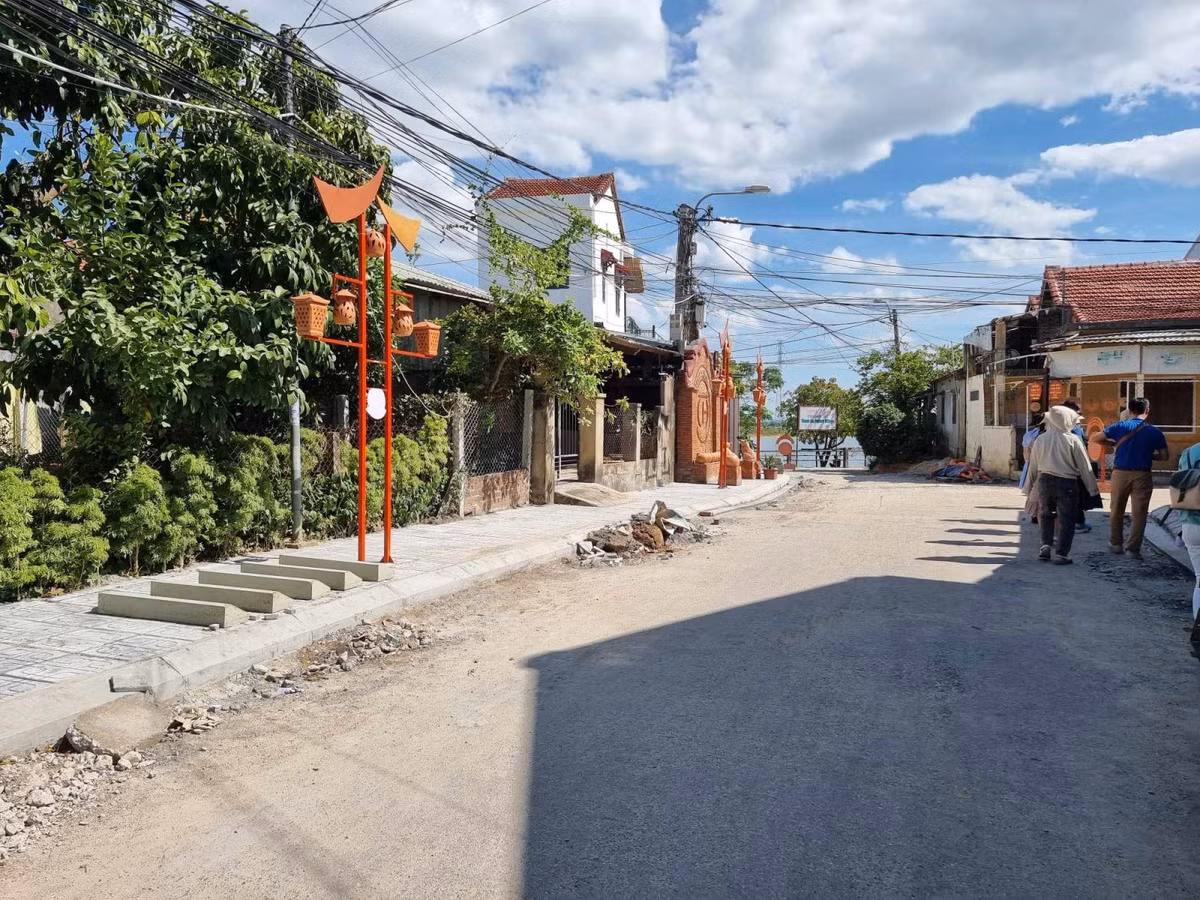 Làng nghề gốm Thanh Hà trải qua nhiều thăng trầm, có thời điểm chỉ có 5 hộ theo nghề. Tuy nhiên, nhờ du lịch, làng gốm dần phục hồi với hơn 50 hộ theo nghề. Làng nghề gốm Thanh Hà trở thành điểm đến thu hút đông đảo du khách.