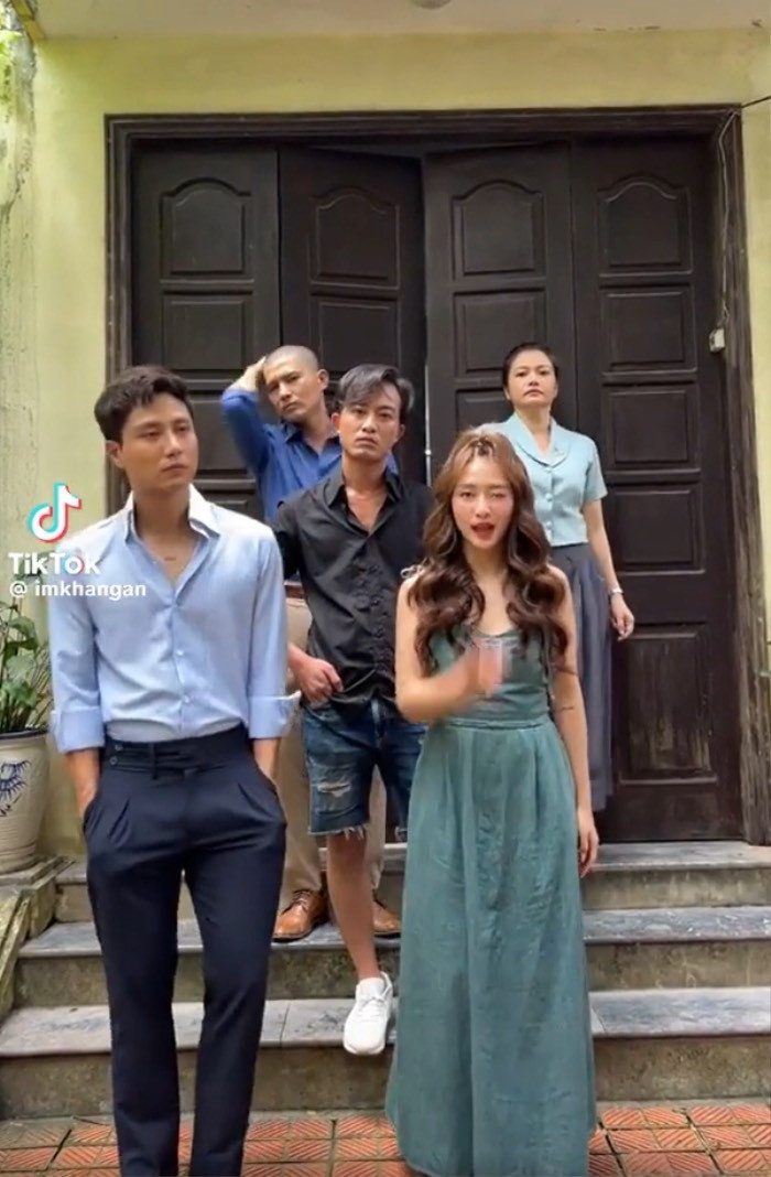 “Gia đình mình vui bất thình lình” lộ kết phim Phương trở về bên Công - Hình 2 “Gia dinh minh vui bat thinh linh” lo ket phim Phuong tro ve ben Cong-Hinh-2