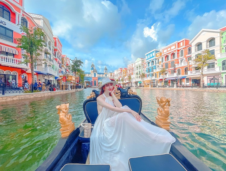 Hoa hau tung khoe nhan cau hon 5,5 ty xac nhan con doc than