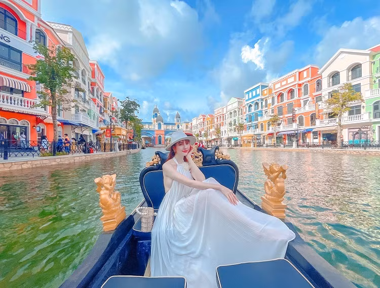 Hoa hau tung khoe nhan cau hon 5,5 ty xac nhan con doc than