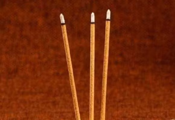 Tu xua nguoi ta dot ba nen huong, ba nen huong tuong trung dieu gi?-Hinh-3