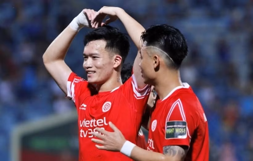 Tien ve Hoang Duc nhan giai thuong cao quy o V.League