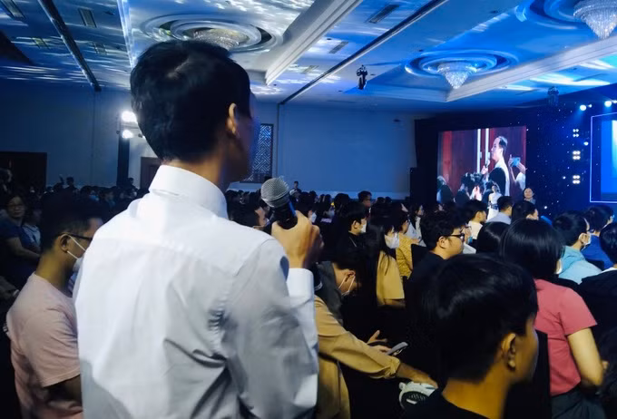 Di lam 15 nam luong 8 trieu dong, cam thay... bat luc vi tien