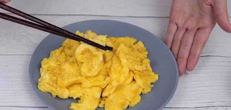 Ran trung mem, xop, vang uom nho cho them 2 nguyen lieu nay-Hinh-9