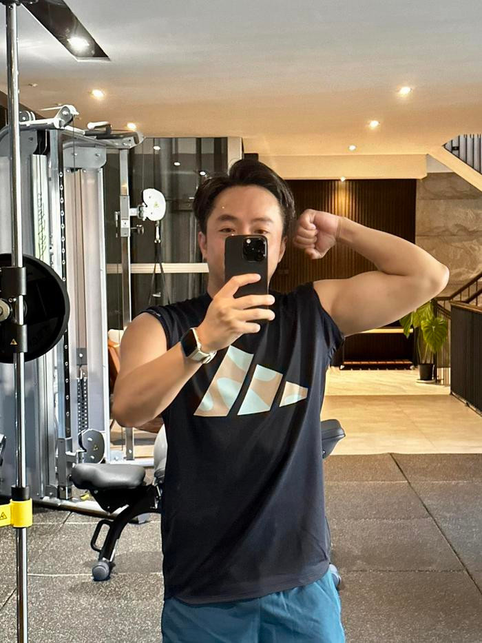 Cuong Do La ngay cang phong do, khoe co bap cuon cuon o tuoi 42