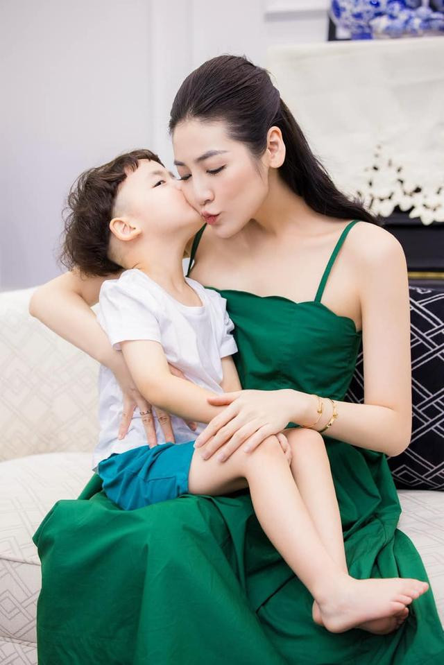 Than the me chong A hau Tu Anh: Co dia vi xa hoi, tinh de gan-Hinh-5