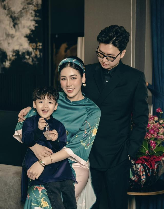 Than the me chong A hau Tu Anh: Co dia vi xa hoi, tinh de gan-Hinh-4