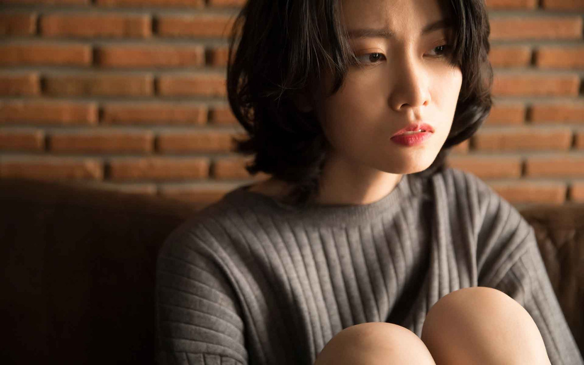 Gap lai nguoi yeu cu, toi dau long khi nhin doi chan cua anh