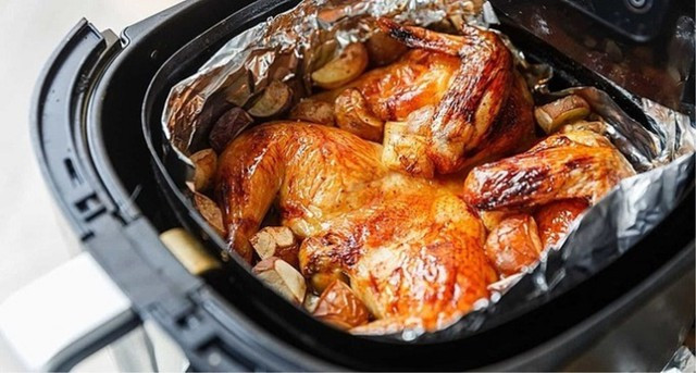 Sai lam khi dung giay bac che bien do an gay hai suc khoe