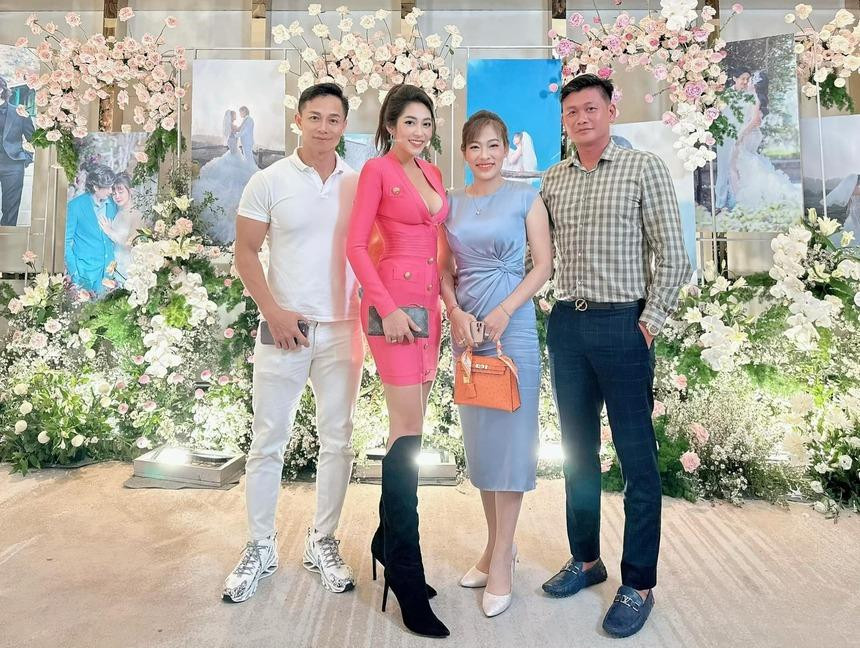 2 hoa hậu tên Đặng Thu Thảo: Người hạnh phúc, người thế nào? - Hình 3 2 hoa hau ten Dang Thu Thao: Nguoi hanh phuc, nguoi the nao?-Hinh-3