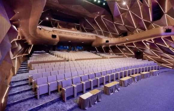 Khong gian ben trong Nha hat hien dai nhat Viet Nam-Hinh-6