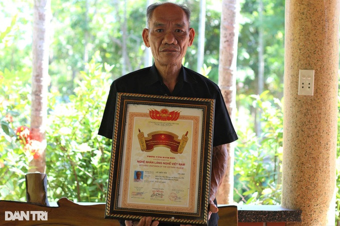 Lao nong lam giau tu mot don hang doc dao