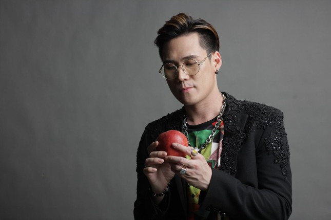 Cuoc song hien tai cua ca si Khanh Phuong “Chiec khan gio am”