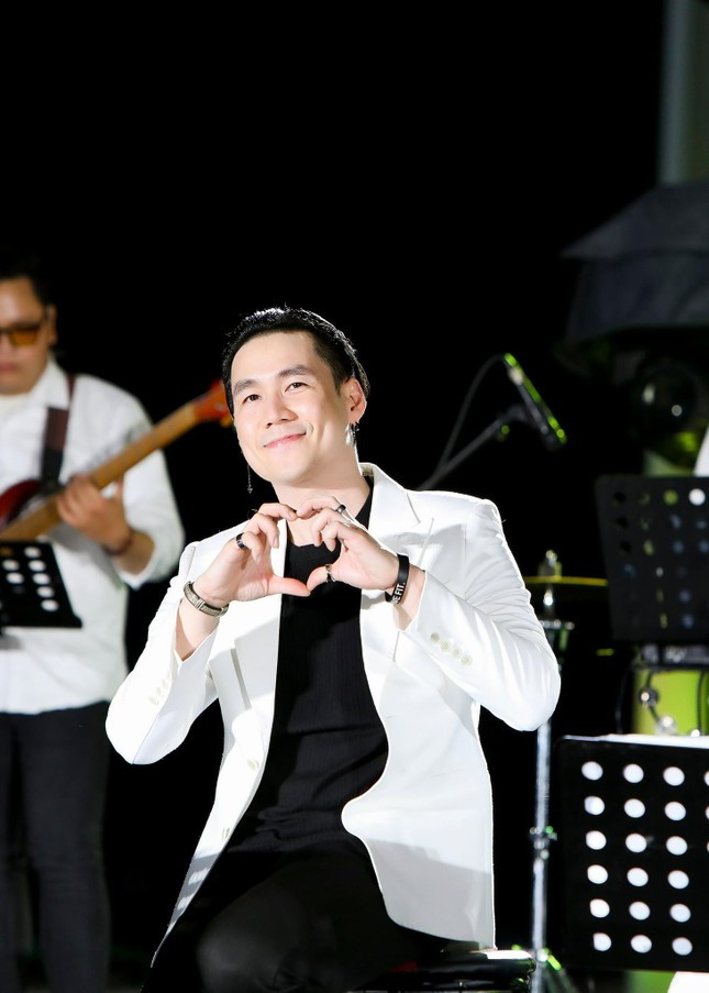 Cuoc song hien tai cua ca si Khanh Phuong “Chiec khan gio am”-Hinh-2