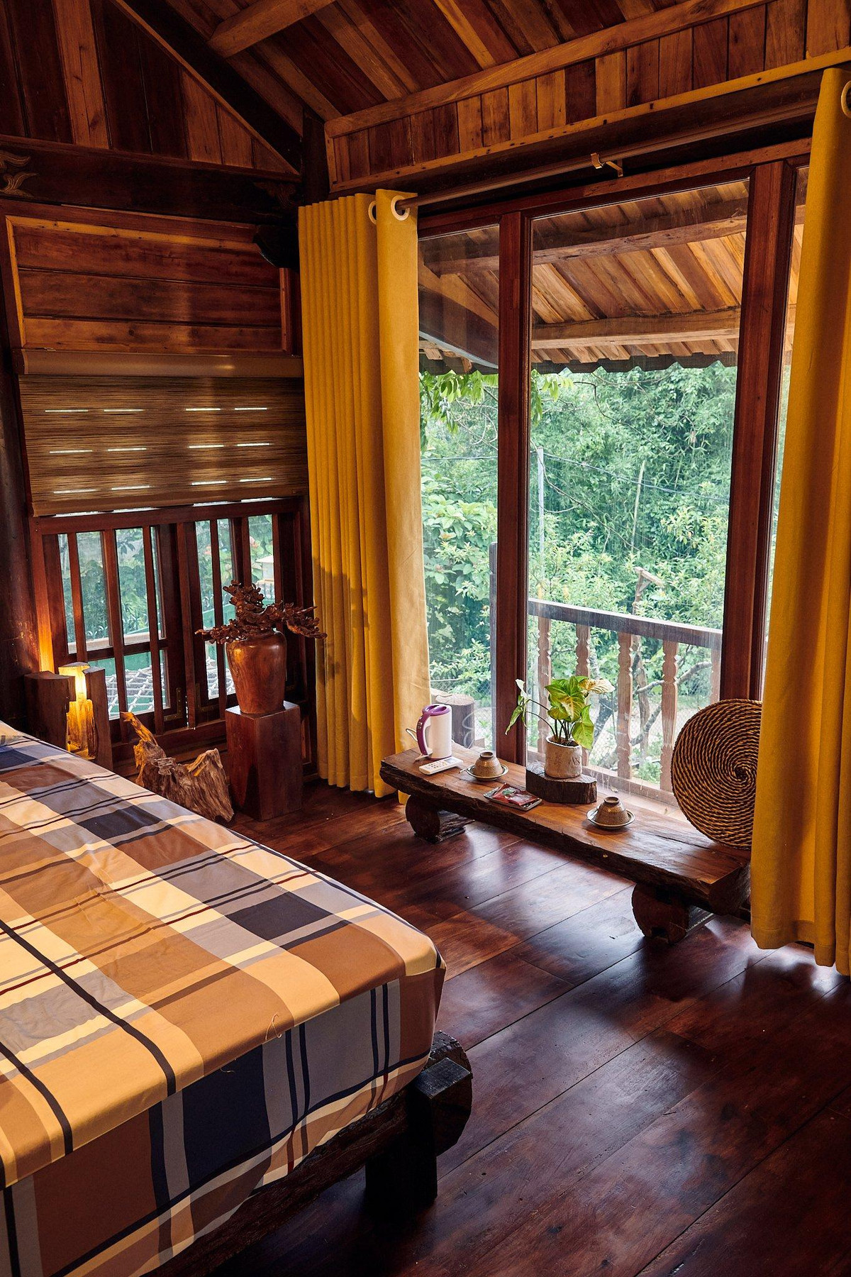 Khu nha go dung noi that tai che cua cap vo chong o Hoa Binh-Hinh-10