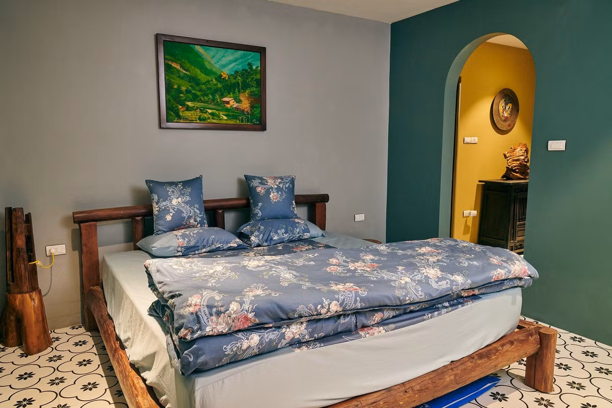 Khu nha go dung noi that tai che cua cap vo chong o Hoa Binh-Hinh-26