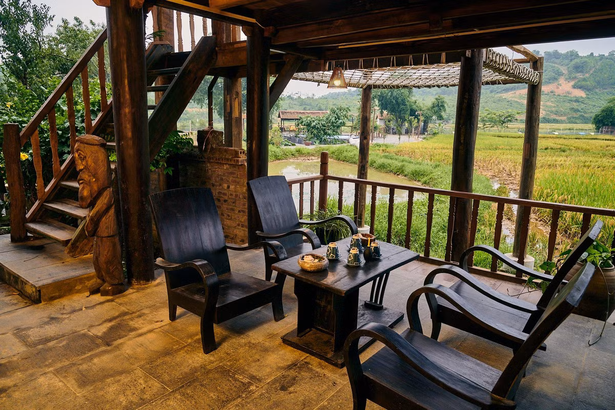 Khu nha go dung noi that tai che cua cap vo chong o Hoa Binh-Hinh-6