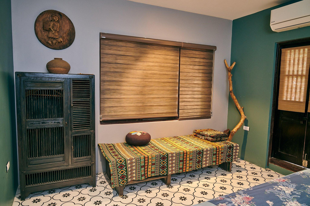 Khu nha go dung noi that tai che cua cap vo chong o Hoa Binh-Hinh-27