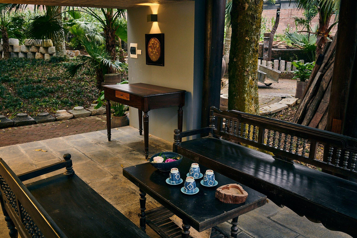 Khu nha go dung noi that tai che cua cap vo chong o Hoa Binh-Hinh-7