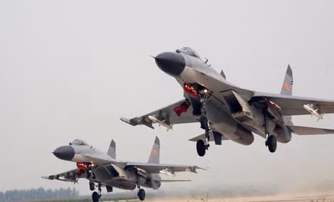 Tiêm kích đa năng J-11B.