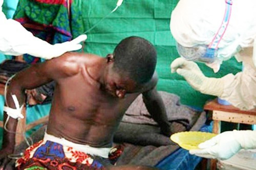 Hiện, những người bị nhiễm virus Ebola chỉ được điều trị theo các liệu pháp nói chung, có nghĩa là chỉ hỗ trợ người bệnh chống chọi lại căn bệnh. Những người nhiễm virus Ebola thường sẽ được chuyền dịch (vì cơ thể bị mất nước), cộng thêm các phương pháp điều trị nhằm duy trì huyết áp và nồng độ oxy, có thể điều trị nhiễm trùng nếu các mụn nước trên da bị loét.