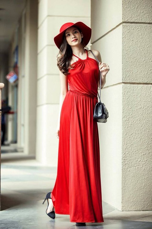 Hoa hậu Trúc Diễm. Để luyện tập cơ thể, Diễm đã tập luyện hết mình dưới sự hướng dẫn của huấn luyện viên. Diễm tập từ 4 tới 5 buổi mỗi tuần. Chế độ ăn của Diễm thay đổi khá nhiều so với trước, không ăn tinh bột, không ăn thức ăn nêm nhiều gia vị. Những đồ ăn chính trong thời gian này là lòng trắng trứng, salad, ức gà luộc, thịt nạc... với mục tiêu giảm mỡ và tăng cơ.